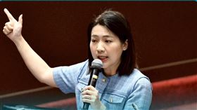 曹興誠今（19）天午間在臉書發文寫下徐巧芯不敢見光。（圖／翻攝自徐巧芯臉書）