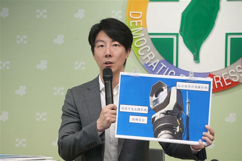 民進黨發言人吳崢今（19）日召開「藍白別再擋，1500億要通過 國安海巡更有力！」記者會。(國/民進黨提供)