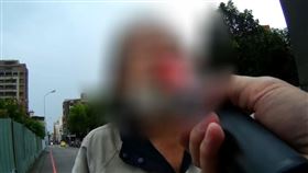 老師，酒後騎單車，搬物理公式辯解，不會造成危害 警照開罰(圖／翻攝畫面)