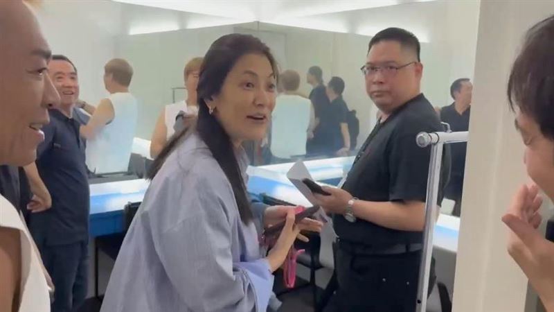 丁柔安驚喜現身胡瓜練團。(圖/記者鄭孟晃攝影)
