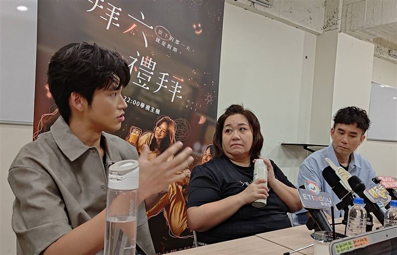 王品澔（左起）、鍾欣凌、導演杜政哲露面受訪（圖／記者鍾智凱攝）