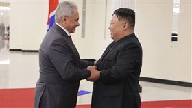 ▲俄羅斯國安會秘書長蕭依古，光是6月份就已造訪平壤兩次，與金正恩互動相當頻繁。（圖／美聯社／達志影像）