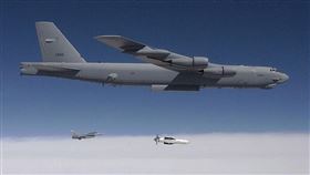 ▲GBU-57在2009年的一次測試時由B-52轟炸機投下。（圖／翻攝自維基百科）