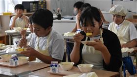 宇土市小朋友大呼鳳梨美味