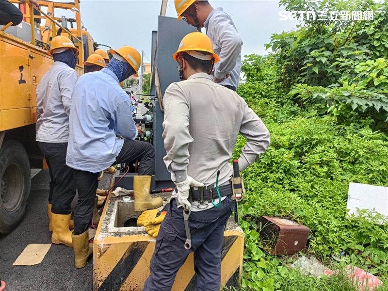 改壓佈線接續工程完工後,小琉球的供電電壓將全面改為22.8kV供電。(圖/台電提供)