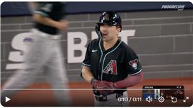 ▲卡洛爾（Corbin Carroll）8局上被觸身球襲擊。（圖／翻攝自MLB　X）