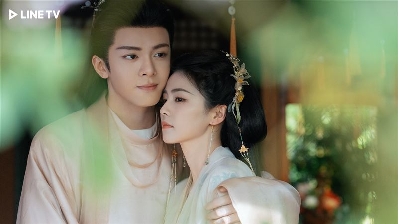 《臨江仙》白鹿(右)、曾舜晞糾纏三世。(圖/LINE TV提供)
