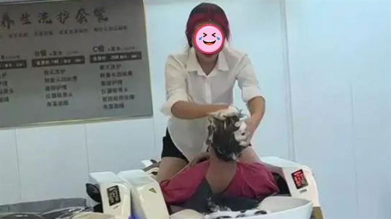 跪坐客人身上！髮廊洗頭影片爆紅！網炸鍋