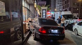 饅頭媽，南屯總店遭衝撞