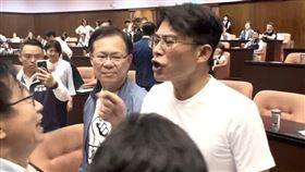 知法犯法還敢罵人白痴嘴臭？郭昱晴揭露黃國昌在議場的嘴臉。（圖／翻攝自郭昱晴臉書）