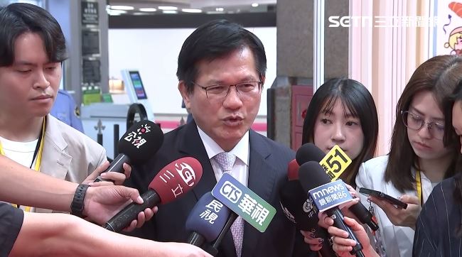 外交部長林佳龍受訪