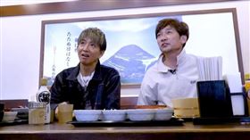 木村拓哉得到國分太一最後一張副社長名片。（圖／翻攝自YouTube）