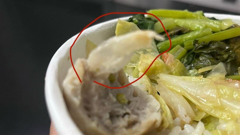 鐵路便當現異物！衛生局稽查見魚丸放地上