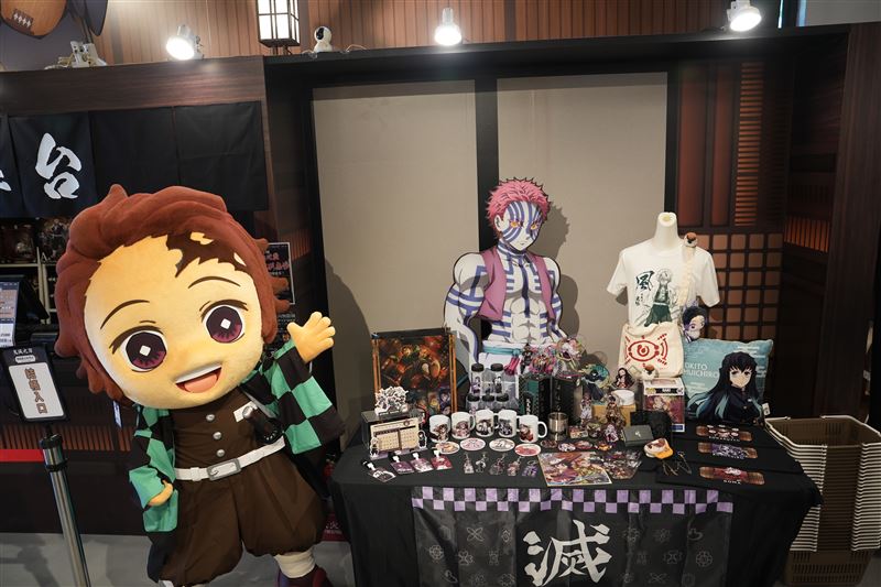 《鬼滅之刃》邁向無限城快閃店同時推出多款全新商品周邊。（圖／主辦單位提供）