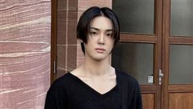 THE BOYZ周鶴年捲入與明日花綺羅緋聞風波。（圖／翻攝自IG）