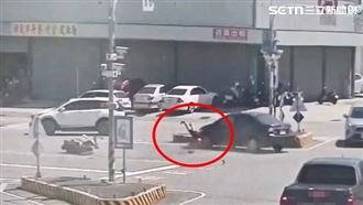 闖紅燈撞車畫面曝！他空翻2圈倒栽蔥落地