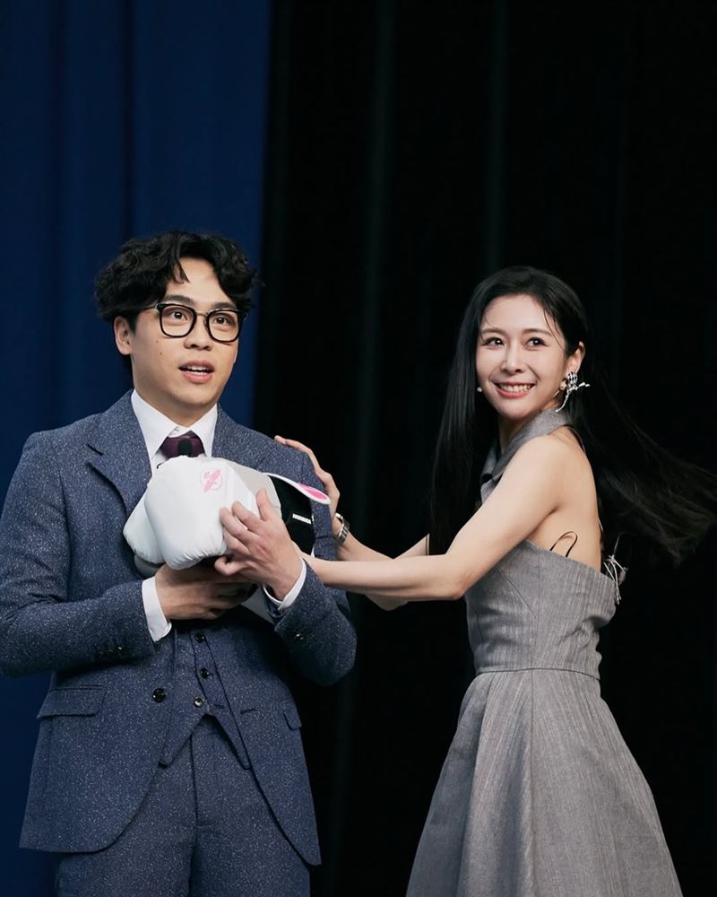 Albee(右)跟賀瓏(左)傳出戀情。(圖/翻攝自Albee IG)