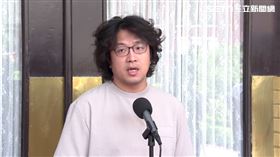 ▲沈伯洋在立法院議場前受訪。（圖／翻攝畫面）