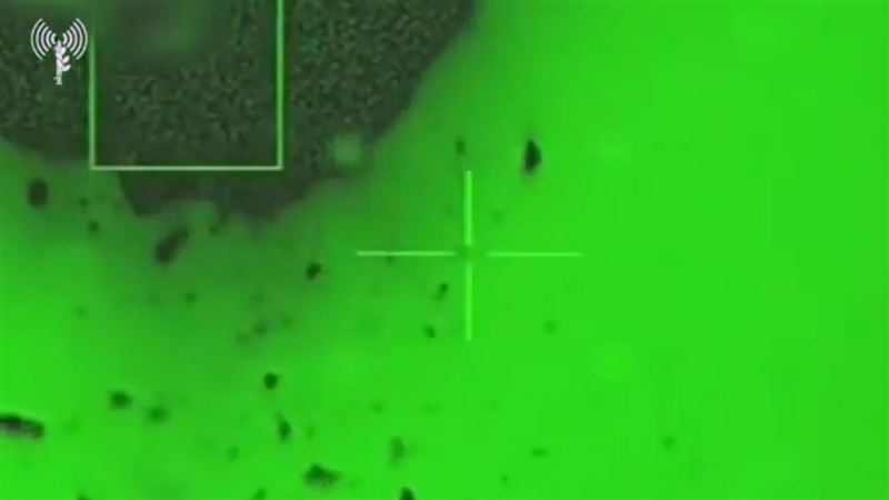 以色列國防軍稱擊落伊朗無人機,畫面中可見機身瞬間碎成渣。(圖/翻攝自X平台 @idfonline)