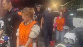 高雄「電信大樓」又被抄，警方逮到3名持觀光簽證卻逾期居留的越籍、緬甸籍女子涉嫌賣淫。（圖／翻攝畫面）