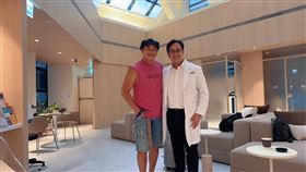 江宏恩就診當天，巧遇資深製作人周遊來電，互動溫馨。（圖／醫願診所提供）