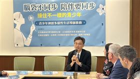 ▲亞東醫院院長邱冠明受訪談恩師林芳郁。（圖／青少年神經多樣性行動協會提供）