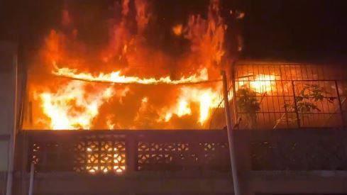 新/高雄新崛江附近透天起火!1大1小送醫