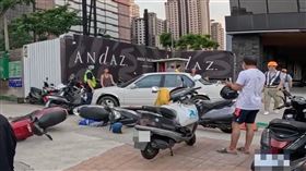 台中轎車暴衝撞9車！工人疑「喝阿B」釀禍
