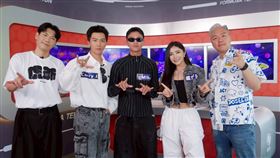 左起主持人小鹿、跨世兄弟哥哥Carry J、弟弟cMike 、楊淨宇以及阿甘。（圖／民視提供）