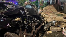 桃園,中壢,車禍,民宅。（圖／翻攝畫面）