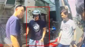 誘拐陳女的江男（紅框）被警方逮捕。（圖／翻攝畫面）