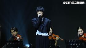 盧廣仲演出致敬逝世歌王方大同。（圖／記者鄭孟晃攝影）