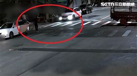 黑衣球棒隊,高雄市,苓雅區,債務,糾紛,傷者,嫌犯,店員,刀傷,鐵門,衝撞,砸店▲圖片描述。（圖／翻攝畫面）