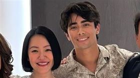 闈鴻（右二起）曾合體小S（圖／翻攝闈鴻 WEI HONG IG）