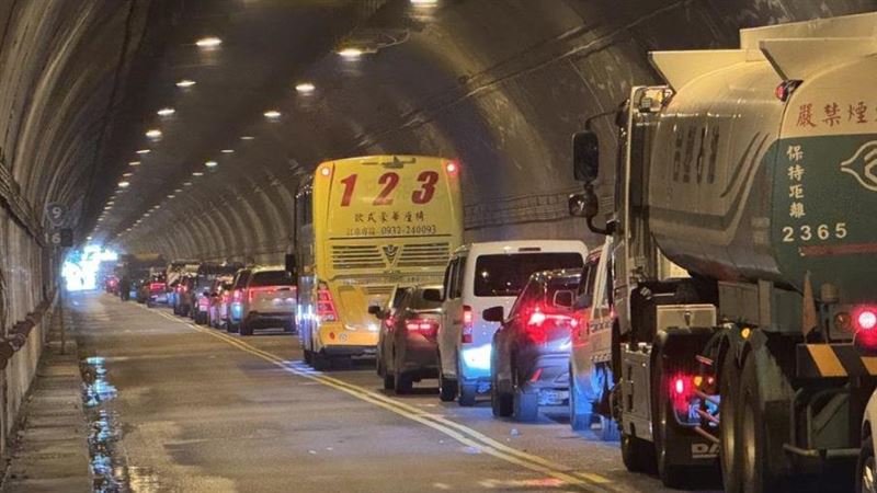 蘇花公路台9線,發生機車自撞摔落邊坡事故。(圖/翻攝畫面)