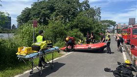 重新堤外道今（22）日一早驚傳有女子落水。（圖／翻攝畫面）