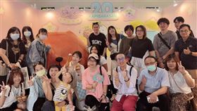 ▲日本人氣療癒角色「水豚君」20週年快閃紀念店在華山1914文創園區盛大開展，吸引大批粉絲朝聖。（圖／主辦單位提供）