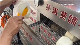 饅頭掉地！員工撿回桌上裝袋　民憂衛生疑慮