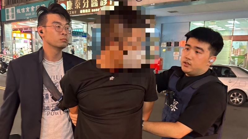 假幣商發現落入陷阱後，神情十分緊張且失望。（圖／翻攝畫面）