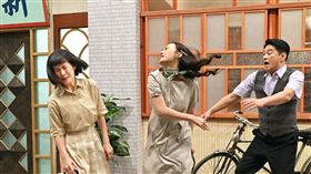 璟宣與何宜珊在《寶島西米樂》中飾演母女。（圖／緯來戲劇台提供）