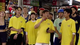 阿翔（右起）、胡瓜、籃籃玩遊戲（圖／民視提供）