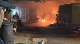 現場火勢猛烈。（圖／翻攝畫面）