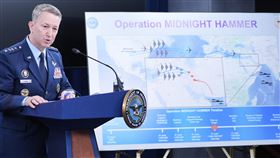 凱恩指出，該次任務為自2001年911事件以來，B-2轟炸機執行的最長任務。（圖／美聯社／達志影像）