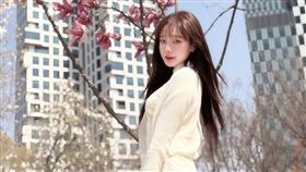 海莉曾經練舞導致膝蓋疼痛不能彎曲。（圖／翻攝自海莉IG）