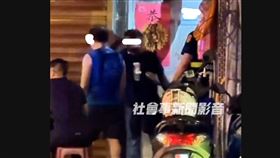 新北,深坑,滷味攤,騎樓,擺攤,吵架。（圖／翻攝社會事影音新聞）