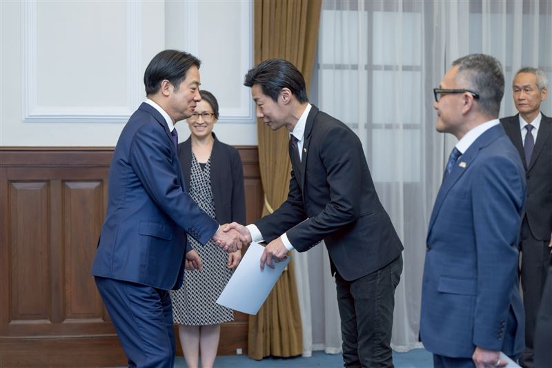 賴清德總統今(23)日主持「新任行政院、考試院政務人員及駐外大使宣誓典禮」。(圖/總統府提供)