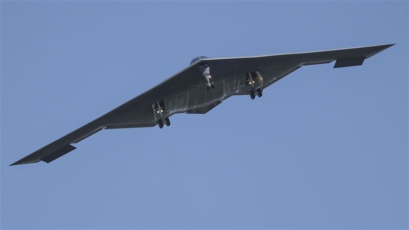 執行任務中的美國B-2幽靈轟炸機。(圖/美聯社/達志影像)