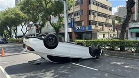 一早就在茫！台中26歲男「酒駕自撞」翻車