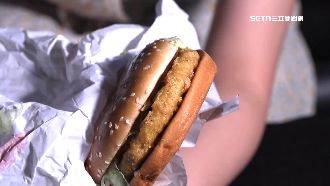 員警盤查驚呆！駕駛嗑麥香鷄吹出酒精反應