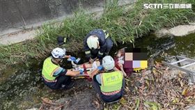 排水溝,墜坡,騎車,車禍,自摔,意外,彰化（圖／翻攝畫面）